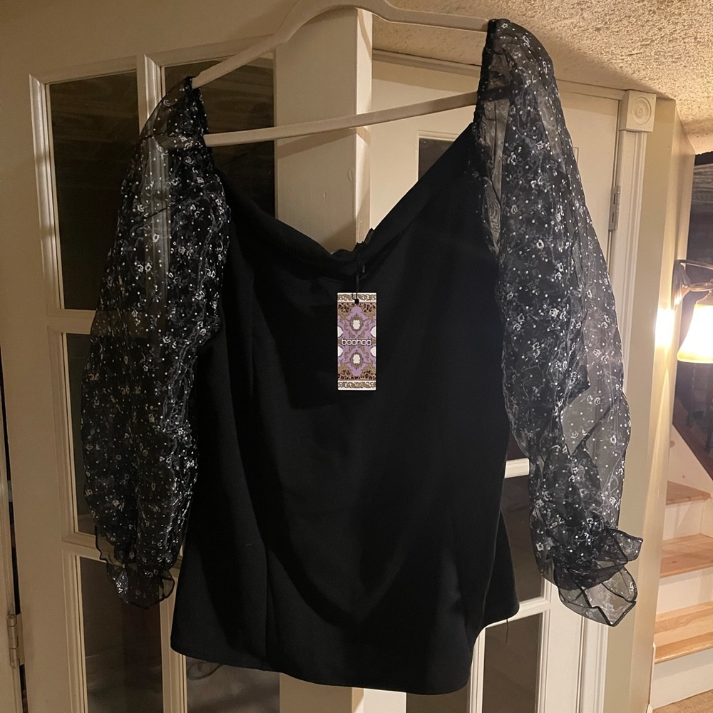 Cute shirt never worn